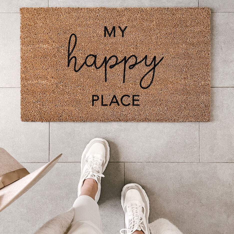 Paillasson "My happy place" Paillasson en fibre de coco avec un lettrage manuscrit en noir "My Happy Place"